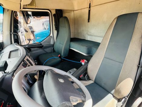 VOLVO VM 330 8x2 2p (diesel) (E5)