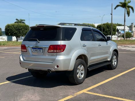 Toyota Hilux SW4 SRV D4-D 4x4 3.0 TDI Dies. Aut