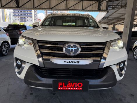 Toyota Hilux SW4 SRX Diamo. 4x4 2.8 TB Die Aut.
