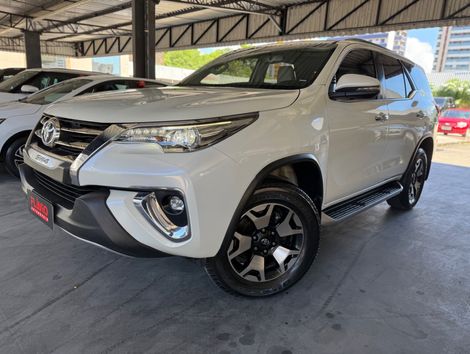 Toyota Hilux SW4 SRX Diamo. 4x4 2.8 TB Die Aut.