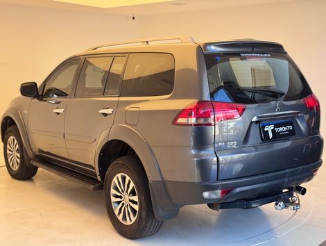 Mitsubishi Pajero HPE 3.2 4x4 T.I. Dies. 5p Aut.
