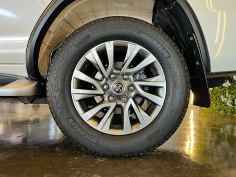 Toyota Hilux SW4 SRX 4x4 2.8 TDI 16V Dies. Aut.
