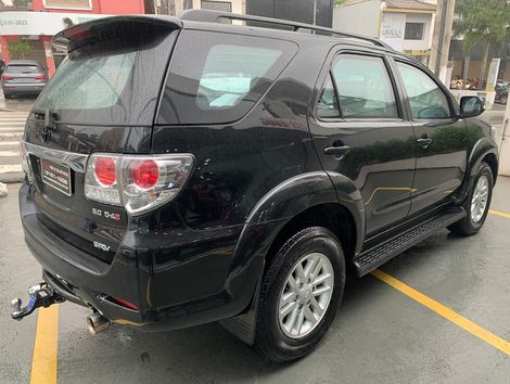 Toyota Hilux SW4 SRV D4-D 4x4 3.0 TDI Dies. Aut