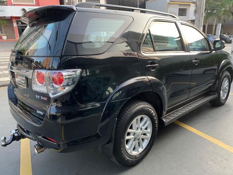 Toyota Hilux SW4 SRV D4-D 4x4 3.0 TDI Dies. Aut