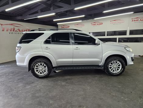 Toyota Hilux SW4 SRV D4-D 4x4 3.0 TDI Dies. Aut