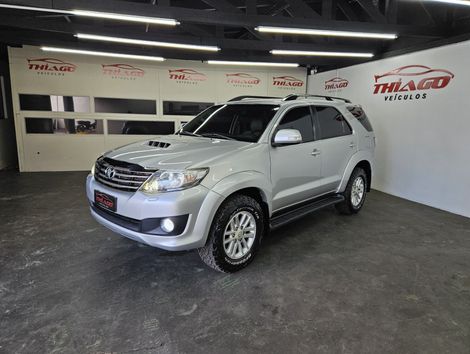 Toyota Hilux SW4 SRV D4-D 4x4 3.0 TDI Dies. Aut