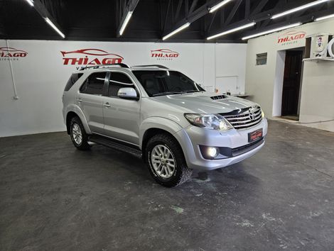 Toyota Hilux SW4 SRV D4-D 4x4 3.0 TDI Dies. Aut