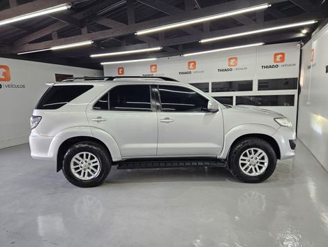 Toyota Hilux SW4 SRV D4-D 4x4 3.0 TDI Dies. Aut