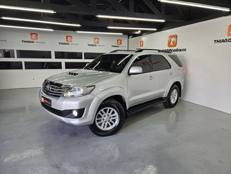 Toyota Hilux SW4 SRV D4-D 4x4 3.0 TDI Dies. Aut