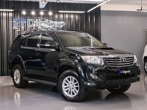 Toyota Hilux SW4 SRV D4-D 4x4 3.0 TDI Dies. Aut