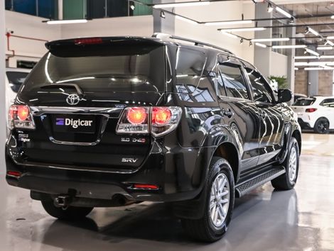 Toyota Hilux SW4 SRV D4-D 4x4 3.0 TDI Dies. Aut