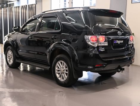 Toyota Hilux SW4 SRV D4-D 4x4 3.0 TDI Dies. Aut