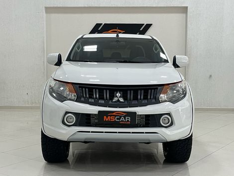 Mitsubishi L200 Tri. Outd. GLX 2.4 CD 4x4 Die. Mec.