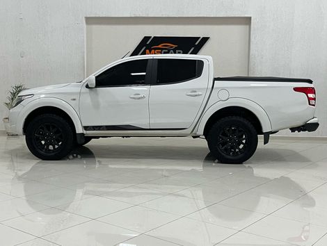 Mitsubishi L200 Tri. Outd. GLX 2.4 CD 4x4 Die. Mec.