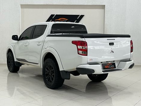 Mitsubishi L200 Tri. Outd. GLX 2.4 CD 4x4 Die. Mec.