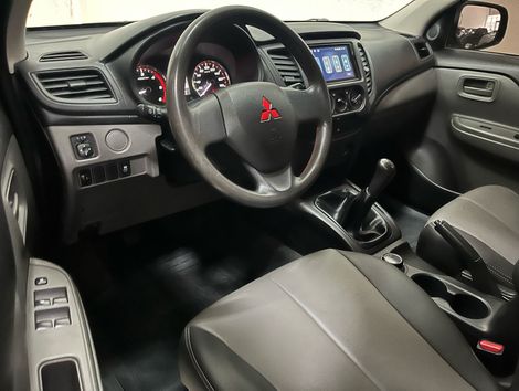 Mitsubishi L200 Tri. Outd. GLX 2.4 CD 4x4 Die. Mec.