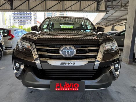 Toyota Hilux SW4 SRX Diamo. 4x4 2.8 TB Die Aut.