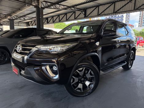 Toyota Hilux SW4 SRX Diamo. 4x4 2.8 TB Die Aut.