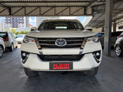 Toyota Hilux SW4 SRX 4x4 2.8 TDI 16V Dies. Aut.