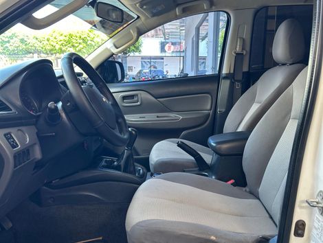 Mitsubishi L200 Triton Sport GLX 2.4 CD Diesel Mec.