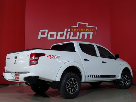 Mitsubishi L200 Tri. Outd. GLX 2.4 CD 4x4 Die. Mec.