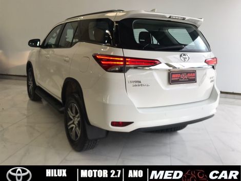 Toyota Hilux SW4 SR 4x2 2.7/ 2.7 Flex 16V Aut.