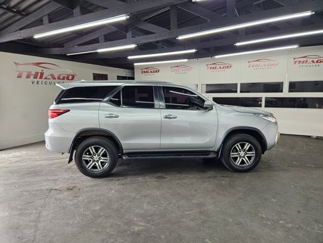 Toyota Hilux SW4 SRV 4x2 2.7 Flex 16V Aut.