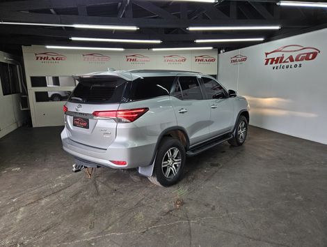 Toyota Hilux SW4 SRV 4x2 2.7 Flex 16V Aut.