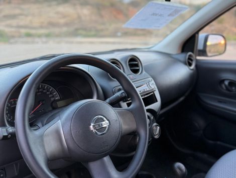 Nissan March 1.0 16V S (Flex)