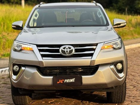 Toyota Hilux SW4 SRX 4x4 2.8 TDI 16V Dies. Aut.