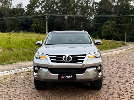Toyota Hilux SW4 SRX 4x4 2.8 TDI 16V Dies. Aut.