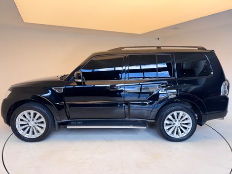 Mitsubishi Pajero HPE 3.2 4x4 T.I. Dies. 5p Aut.