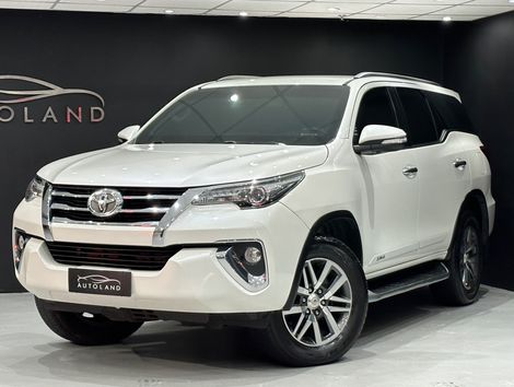 Toyota Hilux SW4 SRX 4x4 2.8 TDI 16V Dies. Aut.