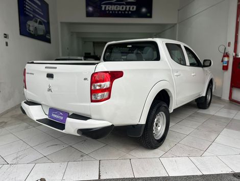 Mitsubishi L200 Tri. Outd. GLX 2.4 CD 4x4 Die. Mec.