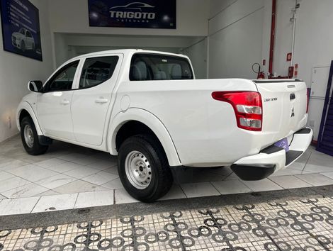 Mitsubishi L200 Tri. Outd. GLX 2.4 CD 4x4 Die. Mec.