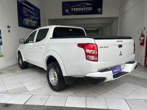 Mitsubishi L200 Tri. Outd. GLX 2.4 CD 4x4 Die. Mec.