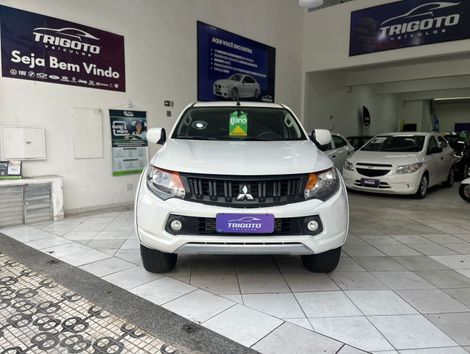 Mitsubishi L200 Tri. Outd. GLX 2.4 CD 4x4 Die. Mec.