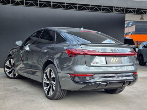 Audi Q8 E-TRON Sportb. Perf. Black (Elétrico)