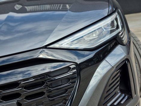 Audi Q8 E-TRON Sportb. Perf. Black (Elétrico)