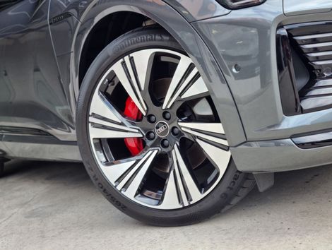 Audi Q8 E-TRON Sportb. Perf. Black (Elétrico)