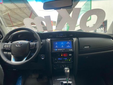 Toyota Hilux SW4 SRX Plat. 4x4 2.8 TB Die. Aut.