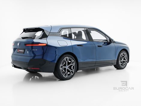 BMW iX XDrive 40 Aut. (Elétrico)