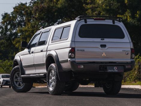Mitsubishi L200 OUTDOOR HPE 2.5 4x4 CD T.Dies. Mec.