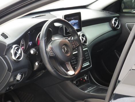 Mercedes GLA 200 Night 1.6. TB 16V Flex Aut.