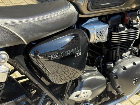 TRIUMPH BONNEVILLE T100 