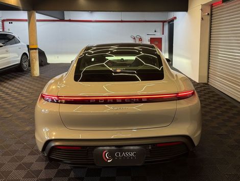 Porsche Taycan (Elétrico)