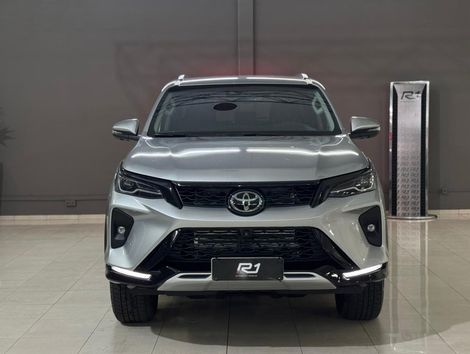Toyota Hilux SW4 SRX Plat. 4x4 2.8 TB Die. Aut.