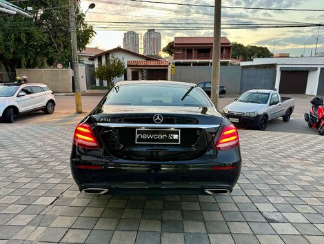 Mercedes E-250 CGI Avantgarde 2.0 TB 211cv Aut.