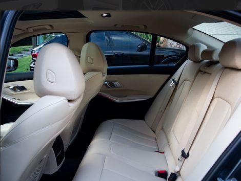 BMW 330i Sport 2.0 TB 16V 4p