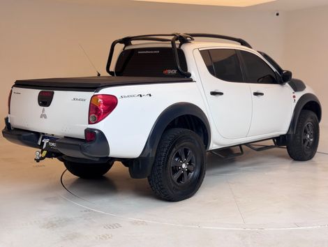Mitsubishi L200 Triton Savana 3.2 CD TBI Dies. Mec.